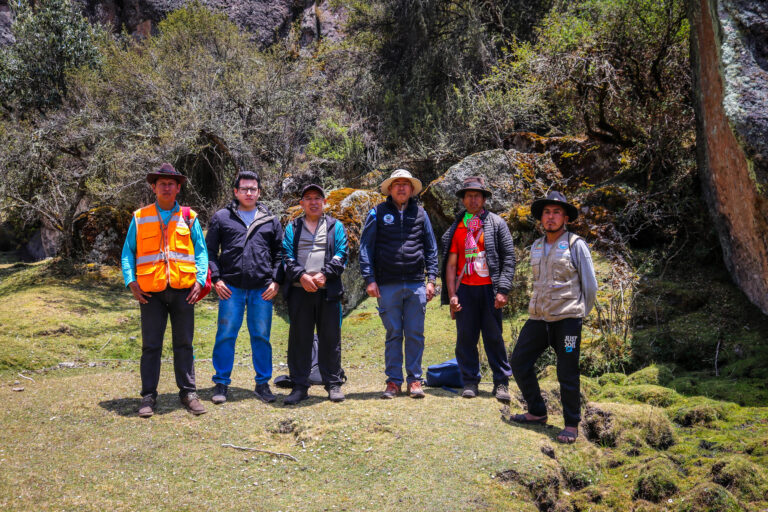 Huñuq Mayu y la Municipalidad Distrital de Vinchos evalúan espacios para la siembra y cosecha de agua en Totorabamba